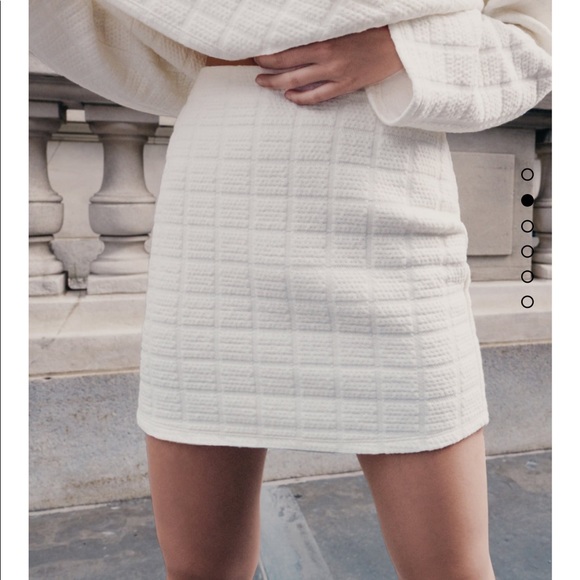 Zara sweatshirt and skirt bloggers fav - Picture 5 of 11